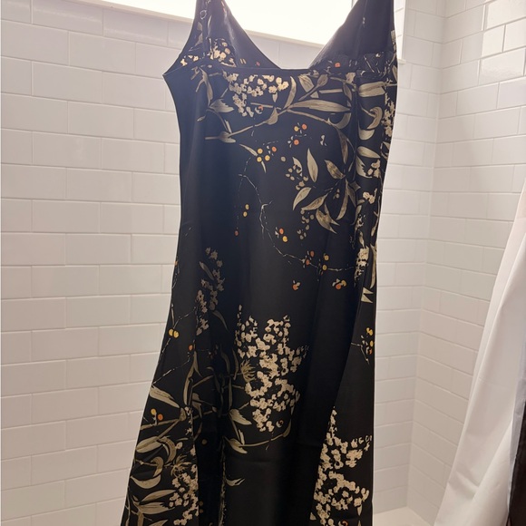 Elegant Black and Gold Women's Slip Dress - Picture 4 of 5